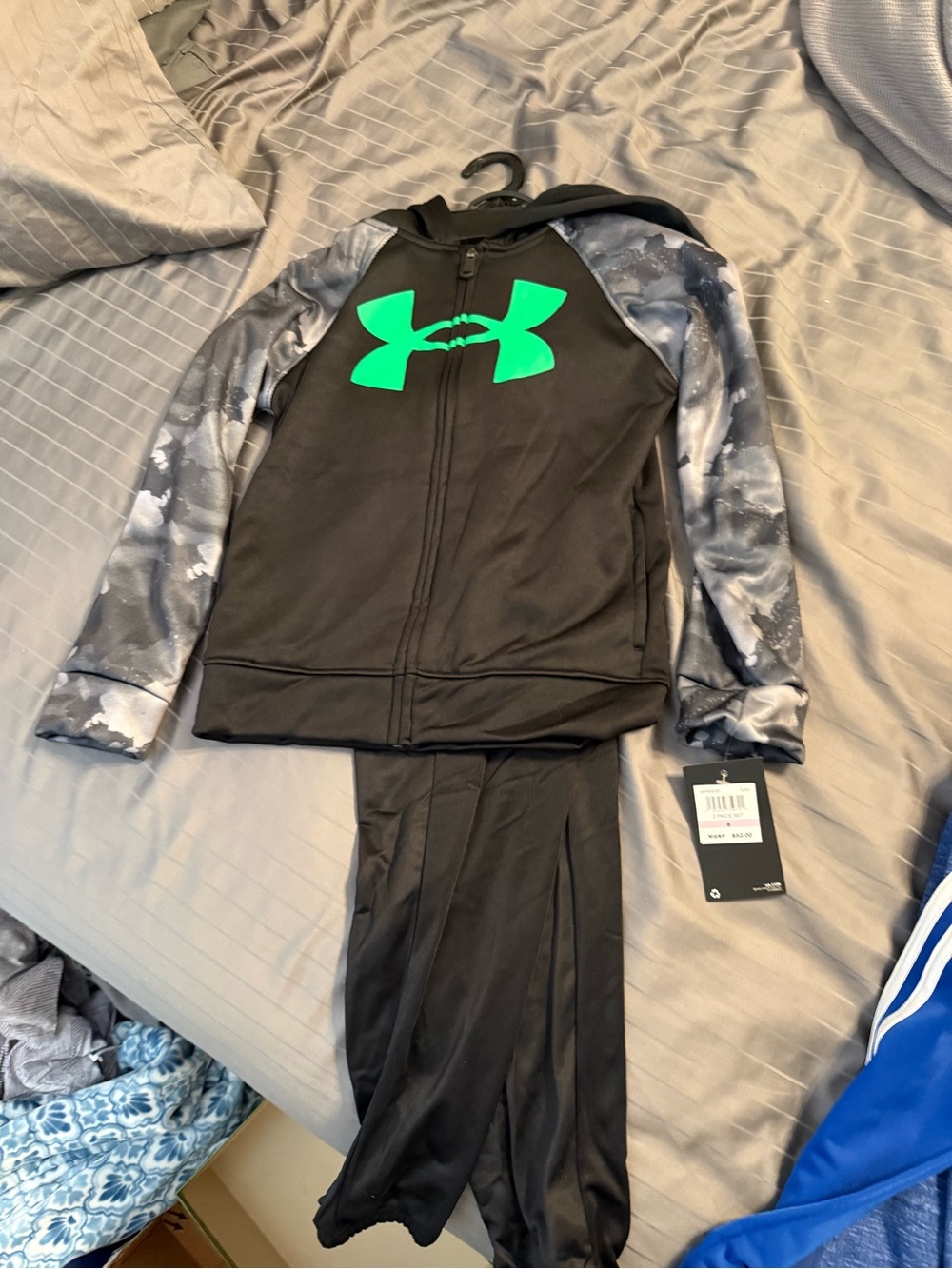 Under Armour Black 2-Piece Set Tag - Youth Size 6
